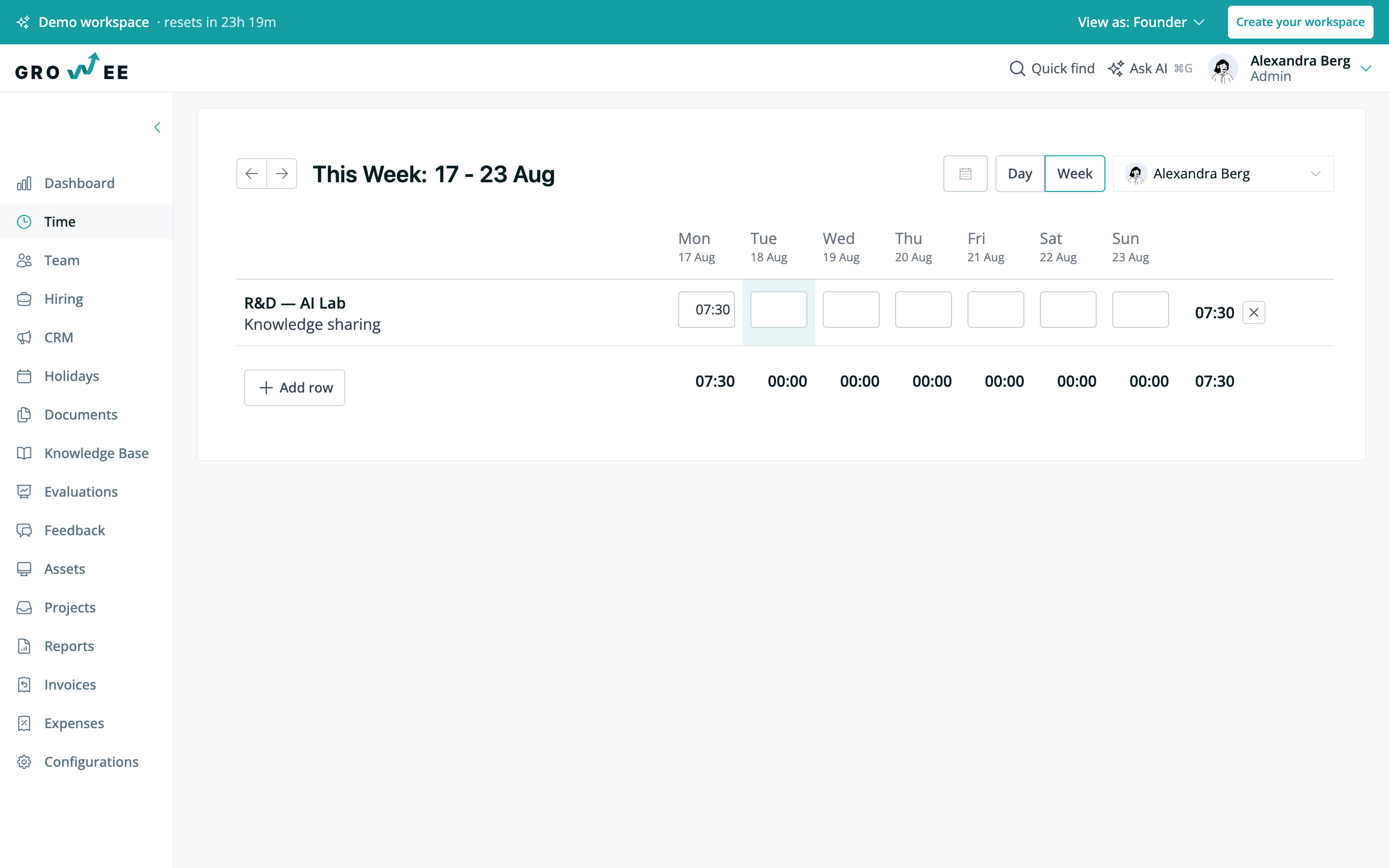 Growee's weekly timesheet: one project row with an hours box per weekday, a daily totals line beneath it, and Day/Week and employee selectors.